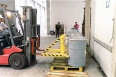 ผลิตออกแบบและซ่อมที่จับถังเหล็ก ลิฟท์ยกถังน้ำมัน (Forklift Drum Handler)