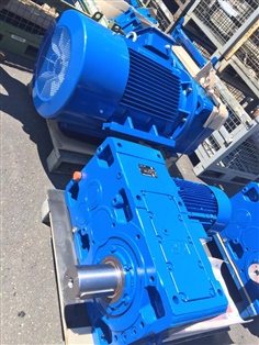 Helical gearbox 