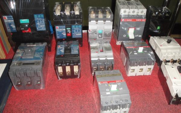 Breaker,Magnatic,Pilot Lamp,breaker,magnetic contractor,Lamp,,Automation and Electronics/Electronic Components/Components