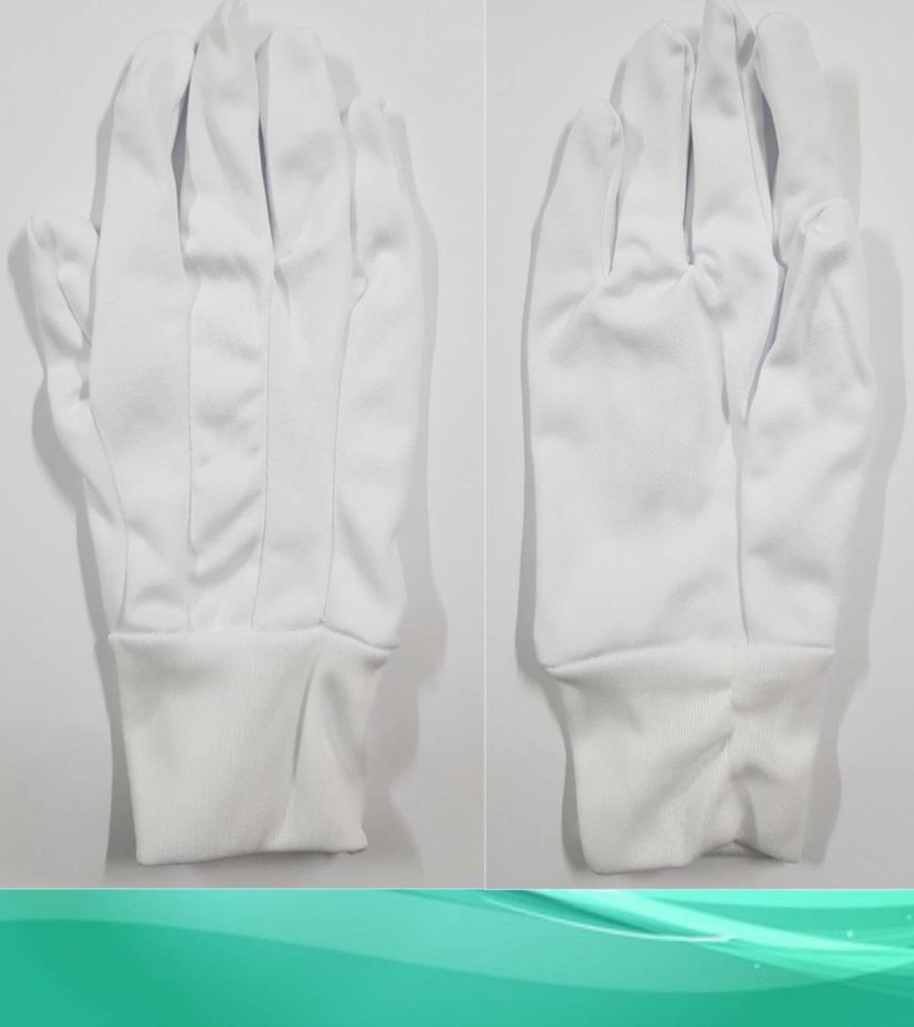 จำนวน 12 คู่ ถุงมือสีขาว 4 เกล็ด ต่อข้อ ถุงมือเชียร์สีขาว ถุงมือผ้าโพลีเอสเตอร์ 100% สีขาว ถุงมือผ้ายืดสีขาว เนื้อผ้านุ่มละเอียด สวมใส่ง่าย ไม่เป็นขุย สำหรับสวมใส่ทำงานในโรงงานอุตสาหกรรมทุกประเภท โรงงานไฟฟ้า อิเลคทรอนิคส์ ใส่เชียร์กีฬา
