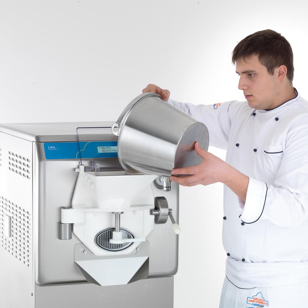เครื่องทำไอศครีมเจลาโต้ Gelato Batch Freezer | Carpigiani รุ่น Labo