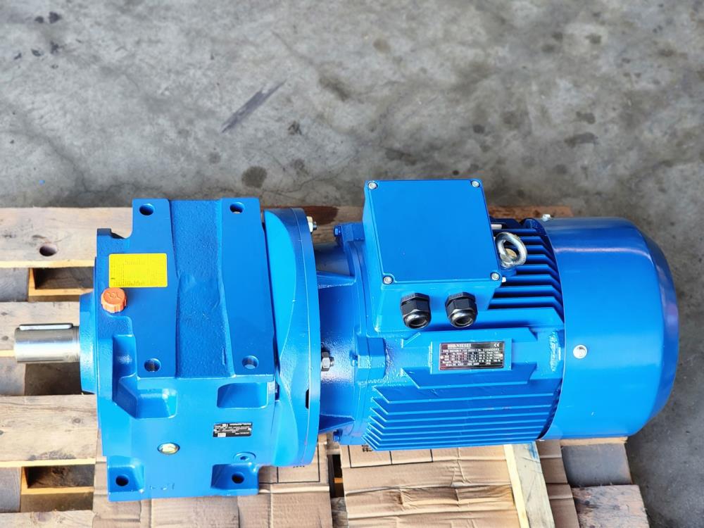 “ROSSI”-HELICAL GEAR MOTOR MR 2I 100 UC2A Ratio : 15