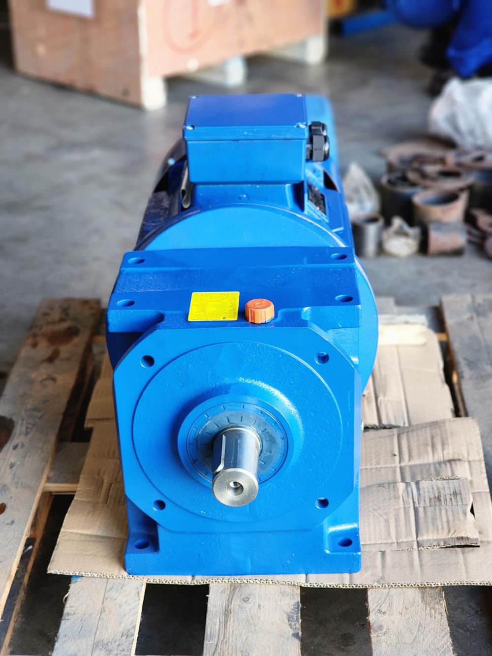 “ROSSI”-HELICAL GEAR MOTOR MR 2I 100 UC2A Ratio : 15