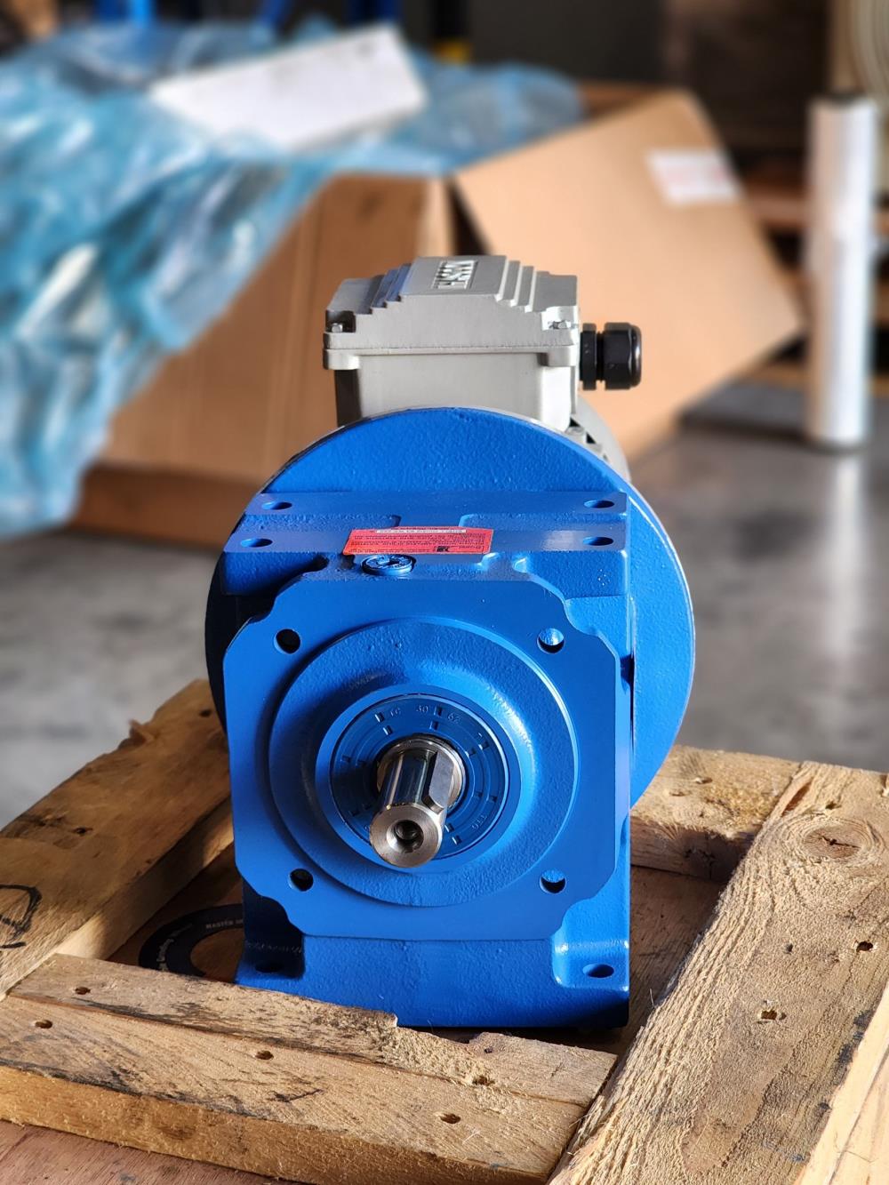 “ROSSI”-HELICAL GEAR MOTOR MR 3I 50 UC2A 19x200 Ratio : 18