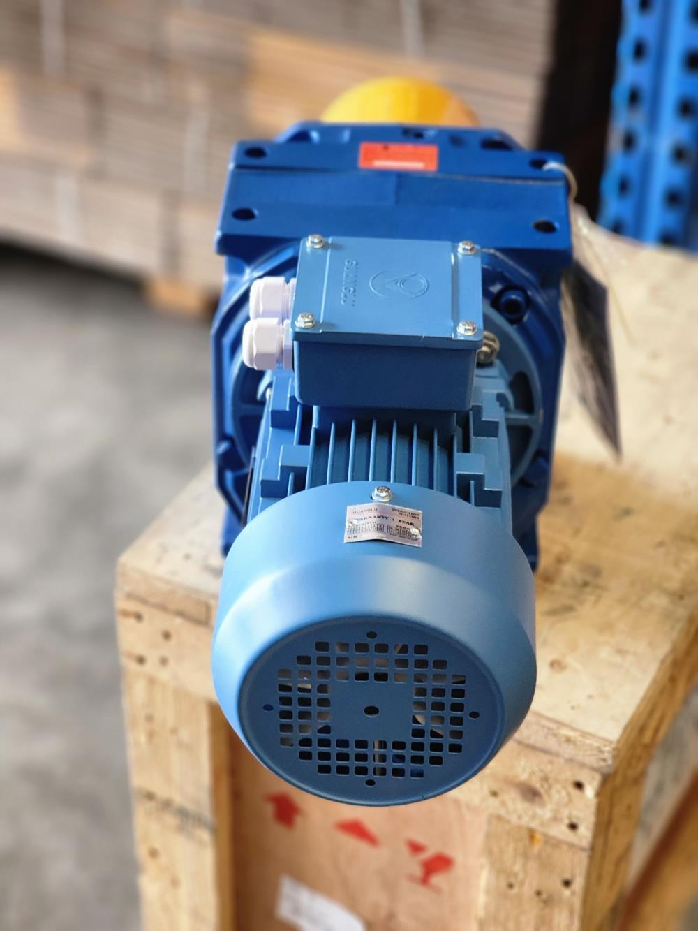 “ROSSI” HELICAL GEAR MOTOR MR3I 80UC2A-24x200 WITH CHAIN COUPLING